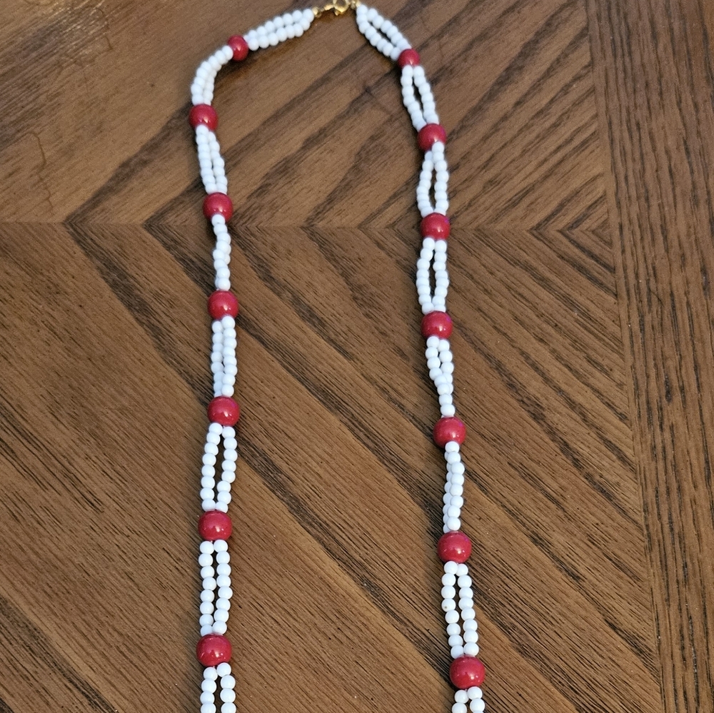 Double Red And White Plastic Beaded Necklace Fashion/Costume Jewelry